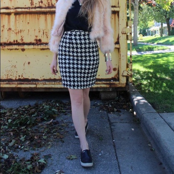 Ann Taylor Loft Houndstooth Pencil Skirt - Picture 3 of 8